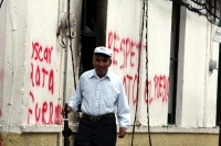 Lunes 1 de octubre del 2012. Motozintla, Chiapas. Aspectos de la violencia en esta comunidad de la zona sierra de Chiapas durante este fin de semana cuando personas inconformes incendiaron el edificio de la administración municipal, la Casa de la Cultura,