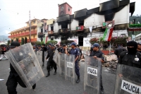 Lunes 1 de octubre del 2012. Motozintla, Chiapas. Aspectos de la violencia en esta comunidad de la zona sierra de Chiapas durante este fin de semana cuando personas inconformes incendiaron el edificio de la administración municipal, la Casa de la Cultura,