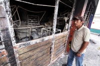 Lunes 1 de octubre del 2012. Motozintla, Chiapas. Aspectos de la violencia en esta comunidad de la zona sierra de Chiapas durante este fin de semana cuando personas inconformes incendiaron el edificio de la administración municipal, la Casa de la Cultura,