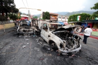 Lunes 1 de octubre del 2012. Motozintla, Chiapas. Aspectos de la violencia en esta comunidad de la zona sierra de Chiapas durante este fin de semana cuando personas inconformes incendiaron el edificio de la administración municipal, la Casa de la Cultura,