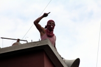 Lunes 1 de octubre del 2012. Motozintla, Chiapas. Aspectos de la violencia en esta comunidad de la zona sierra de Chiapas durante este fin de semana cuando personas inconformes incendiaron el edificio de la administración municipal, la Casa de la Cultura,