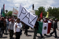 Viernes 1 de julio del 2016. Tuxtla Gutiérrez. La marcha por la paz organizada por el Pueblo Creyente de las regiones de Los Altos de Chiapas hacia el campamento del Movimiento Magisterial en el primer cuadro de la capital de este estado del sureste de M Viernes 1 de julio del 2016. Tuxtla Gutiérrez. La marcha por la paz organizada por el Pueblo Creyente de las regiones de Los Altos de Chiapas hacia el campamento del Movimiento Magisterial en el primer cuadro de la capital de este estado del sureste de M