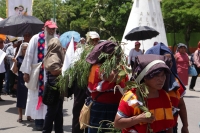 Viernes  1 de julio del 2016. Tuxtla Gutiérrez. La marcha por la paz organizada por el Pueblo Creyente de las regiones de Los Altos de Chiapas hacia el campamento del Movimiento Magisterial en el primer cuadro de la capital de este estado del sureste de M