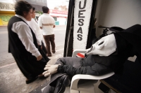 Martes 26 de octubre. Los personajes que representan a la Muerte y a algunos espectros pueden verse en algunas calles de la ciudad de Tuxtla.