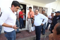 Lunes 11 de junio del 2012. Villaflores, Chiapas. Un brigadista del PAN fue ultimado a balazos esta madrugada y es velado en la comunidad Revolución Mexicana, mientras que en la casa del candidato del PRI sindicado como autor del crimen esperan autoridade