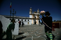 EL GRUPO DE TITIRETEROS DEL ESCENARIO EL TRASHUMANTE PRESENTA EL ESPECTACULO "CUERPO SANO, VIDA SANA Y LOS MUERTOS VIVIENTES" EN LAQ EXPLANADQA DEL CARMEN EN LA CIUDAD DE SAN CRISTOBAL DE LAS CASAS