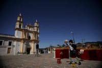 EL GRUPO DE TITIRETEROS DEL ESCENARIO EL TRASHUMANTE PRESENTA EL ESPECTACULO "CUERPO SANO, VIDA SANA Y LOS MUERTOS VIVIENTES" EN LAQ EXPLANADQA DEL CARMEN EN LA CIUDAD DE SAN CRISTOBAL DE LAS CASAS EL GRUPO DE TITIRETEROS DEL ESCENARIO EL TRASHUMANTE PRESENTA EL ESPECTACULO "CUERPO SANO, VIDA SANA Y LOS MUERTOS VIVIENTES" EN LAQ EXPLANADQA DEL CARMEN EN LA CIUDAD DE SAN CRISTOBAL DE LAS CASAS
