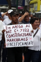 Lunes 12 de junio del 2017. Tuxtla Gutiérrez Policías municipales marchan en la Avenida Central para exigir mejores prestaciones laborales en el ayuntamiento de Tuxtla