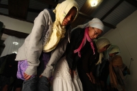 Lunes 6 de julio del 2015. San Cristóbal de las Casas. La comunidad Islámica Ahmadia de la Mezquita Baitul Atta, conformada con familias indígenas de los altos de Chiapas, celebran la tercera semana del Ramadán en la humilde construcción de la zona norte 