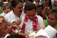 Martes 19 de junio del 2012. Tuxtla Gutiérrez, Chiapas. Emilio Gamboa Patron, lÃder de la CNOP del PRI acompaña a Manuel el Huero Velazco candidato a la gubernatura del estado de Chiapas por el PV-PRI-PANAL durante los mÃtines de proselitismo que realizar Martes 19 de junio del 2012. Tuxtla Gutiérrez, Chiapas. Emilio Gamboa Patron, lÃder de la CNOP del PRI acompaña a Manuel el Huero Velazco candidato a la gubernatura del estado de Chiapas por el PV-PRI-PANAL durante los mÃtines de proselitismo que realizar