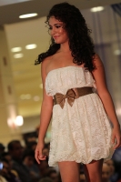 La segunda pasarela del Concurso Nuestra Belleza 2011 se llevó a cabo esta noche en un conocido centro comercial donde las jóvenes chiapanecas lucieron trajes casuales y accesorios de esta temporada.