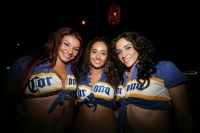 Las bellas edecanes que asisten a la conferencia nocturna de la Nauticopa 2010.