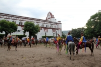 Martes 8 de agosto del 2017. Chiapa de Corzo. Los Alférez y Naguares recorren las calles para encontrarse en el Camposanto de Santo Domingo donde realizan la representación de las batallas chiapacorceñas en honor al Santo Patrón de esta comunidad de la Ri Martes 8 de agosto del 2017. Chiapa de Corzo. Los Alférez y Naguares recorren las calles para encontrarse en el Camposanto de Santo Domingo donde realizan la representación de las batallas chiapacorceñas en honor al Santo Patrón de esta comunidad de la Ri