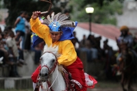 Martes 8 de agosto del 2017. Chiapa de Corzo. Los Alférez y Naguares recorren las calles para encontrarse en el Camposanto de Santo Domingo donde realizan la representación de las batallas chiapacorceñas en honor al Santo Patrón de esta comunidad de la Ri Martes 8 de agosto del 2017. Chiapa de Corzo. Los Alférez y Naguares recorren las calles para encontrarse en el Camposanto de Santo Domingo donde realizan la representación de las batallas chiapacorceñas en honor al Santo Patrón de esta comunidad de la Ri
