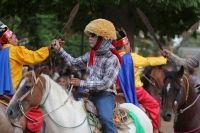 Sábado 8 de agosto del 2015. Chiapa de Corzo. Los Alférez y Naguares recorren las calles de la comunidad ribereña y culminan en recorrido en la representación de las batallas y luchas de las comunidades indÃgenas de la depresión central de Chiapas durante Sábado 8 de agosto del 2015. Chiapa de Corzo. Los Alférez y Naguares recorren las calles de la comunidad ribereña y culminan en recorrido en la representación de las batallas y luchas de las comunidades indÃgenas de la depresión central de Chiapas durante