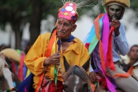 Sábado 8 de agosto del 2015. Chiapa de Corzo. Los niños son llevados a la iglesia de Santo Domingo en la víspera de la festividad del patrono de esta comunidad ribereña donde se les inculca la costumbre de realizar el recorrido de Alférez y Naguares donde