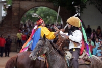 Lunes 9 de agosto, Chiapa de Corzo. Los Naguares y Alférez, recorren a caballo el antiguo camposanto de la ciudad de Chiapa de Corzo a un costado del convento de Chiapa de Corzo donde realizan este tradicional recorrido durante las celebraciones de Santo 