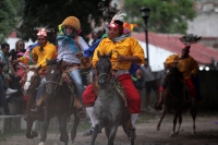 Lunes 8 de agosto del 2016. Chiapa de Corzo. Durante las celebraciones patronales de Santo Domingo se realiza el recorrido de Alférez y Naguares en el antiguo camposanto de la comunidad de Chiapa de Corzo quienes durante la tarde cabalgan en grupos golpea