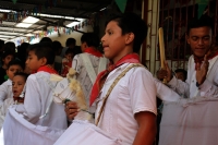 Martes 24 de julio del 2018. Suchiapa. El Caballito de Namballuly. Los jóvenes danzantes se reúnen alrededor del altar preparado para la Virgen de Santa Ana y San Esteban en el atrio de la iglesia de la comunidad, en donde bailan alrededor al ritmo de Martes 24 de julio del 2018. Suchiapa. El Caballito de Namballuly. Los jóvenes danzantes se reúnen alrededor del altar preparado para la Virgen de Santa Ana y San Esteban en el atrio de la iglesia de la comunidad, en donde bailan alrededor al ritmo de