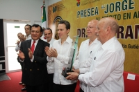 Martes 1 de agosto del 2017. Tuxtla Gutiérrez. José Ramón Narro Robles, Secretario de Salud recibe la presea Jorge de la Vega Domínguez al mérito de la administración pública 2017 que entrega el Instituto de Administración Pública de Chiapas Este evento f