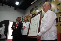 Martes 1 de agosto del 2017. Tuxtla Gutiérrez. José Ramón Narro Robles, Secretario de Salud recibe la presea Jorge de la Vega Domínguez al mérito de la administración pública 2017 que entrega el Instituto de Administración Pública de Chiapas Este evento f
