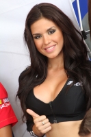 Viernes 13 de mayo. Las bellezas que acompañan a la Nascar Corona Series lucen esplendorosas en la conferencia de prensa donde se presenta el serial de este próximo domingo.