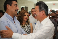 Miércoles 13 de mayo del 2015. Tuxtla Gutiérrez. Carlos Navarrete, dirigente del PRD nacional platica con Francisco Rojas Toledo del Pan durante la gira de trabajo del primero en el estado de Chiapas.
