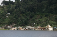 Lunes 23 de agosto. Habitantes de la comunidad Navenchauc en los altos de Chiapas llevan más de 20 días de que la laguna de esta localidad indígena afectara unas 50 casas y mantiene varias calles inundadas.