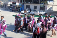Jueves 17 de abril del 2014. San Lorenzo Zinacantan. Indígenas de Navenchauc  continúan con los preparativos de las celebraciones del Viacrucis y quemas de Judas según los usos y tradiciones de las comunidades de esta región del estado de Chiapas.