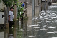 Lunes 23 de agosto. Habitantes de la comunidad Navenchauc en los altos de Chiapas llevan más de 20 días de que la laguna de esta localidad indígena afectara unas 50 casas y mantiene varias calles inundadas.
