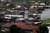 Lunes 23 de agosto. Habitantes de la comunidad Navenchauc en los altos de Chiapas llevan más de 20 días de que la laguna de esta localidad indígena afectara unas 50 casas y mantiene varias calles inundadas.