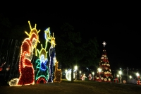 Sábado 17 de diciembre del 2016. Tuxtla Gutiérrez. El espíritu navideño se contrasta en la capital del estado de Chiapas