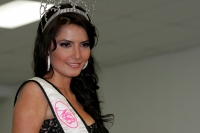 Nuestra Belleza Chiapas 2010 / Especial / 24 fotografías / Las doce bellas finalistas de este concurso de belleza recorrieron la pasarela esta tarde luciendo los modelos que la marca presento en zapatería, así como en ropa casual.  La pasarela se llevo a 
