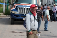 Jueves 14 de junio del 2018. Tuxtla Gutiérrez. Maestros del Nivel de Educación Indí­gena se manifiesta esta mañana bloqueando al transporte de empresas y boteando en la entrada poniente de Tuxtla Gutiérrez.