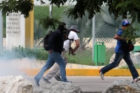 Lunes 18 de junio del 2018. Tuxtla Gutiérrez. Corporaciones policiacas de Chiapas desalojan a maestros de la entrada poniente de la capital de este estado del sureste de México.