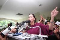 Jueves 9 de febrero del 2012. La Nena anuncia su candidatura por el PRD. Tuxtla Gutiérrez, Chiapas. María Elena Orantes, anuncia su inscripción como aspirante a la candidatura del PRD y su apoyo a AMLO en un evento organizado por sus simpatizantes en cono