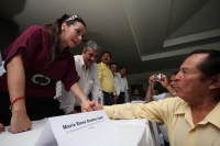 Jueves 9 de febrero del 2012. La Nena anuncia su candidatura por el PRD. Tuxtla Gutiérrez, Chiapas. María Elena Orantes, anuncia su inscripción como aspirante a la candidatura del PRD y su apoyo a AMLO en un evento organizado por sus simpatizantes en cono