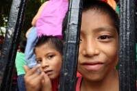 Sábado 28 de junio del 2014. Tuxtla Gutiérrez. En un kiosco en las cercanías de la Catedral de San Marcos.