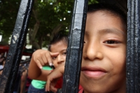 Sábado 28 de junio del 2014. Tuxtla Gutiérrez. En un kiosco en las cercanías de la Catedral de San Marcos.