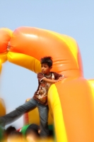 Viernes 29 de abril. Al acercarse el día del niño, estos se preparan para recibir regalos y participar en festejos en los diferentes parques de la ciudad.