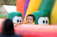 Viernes 29 de abril. Al acercarse el día del niño, estos se preparan para recibir regalos y participar en festejos en los diferentes parques de la ciudad.