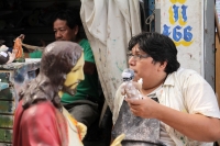 Sábado 2 de diciembre del 2017. Tuxtla Gutiérrez. Los talleres artesanales de las familias del Andador San Roque realizan la restauración de las figuras religiosas antes de las fiestas decembrinas