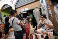 Sábado 2 de diciembre del 2017. Tuxtla Gutiérrez. Los talleres artesanales de las familias del Andador San Roque realizan la restauración de las figuras religiosas antes de las fiestas decembrinas