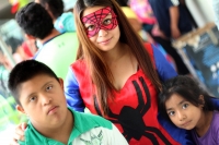 Miércoles 29 de abril del 2015. Tuxtla Gutiérrez. Los niños del Centro de Alta Especialidad, Hospital Pediátrico de Chiapas, reciben la visita de héroes anónimos quienes les llevan regalos y diversión celebrando a los enfermitos por el Día de Niño.
