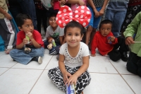 Miércoles 29 de abril del 2015. Tuxtla Gutiérrez. Los niños del Centro de Alta Especialidad, Hospital Pediátrico de Chiapas, reciben la visita de héroes anónimos quienes les llevan regalos y diversión celebrando a los enfermitos por el DÃa de Niño. Miércoles 29 de abril del 2015. Tuxtla Gutiérrez. Los niños del Centro de Alta Especialidad, Hospital Pediátrico de Chiapas, reciben la visita de héroes anónimos quienes les llevan regalos y diversión celebrando a los enfermitos por el DÃa de Niño.
