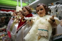 Martes 4 de enero. Las figuras del Niño Dios, son vestidas con trajes dedicados a las fiestas de epifanía y en algunas ocasiones con los trajes regionales aprovechando la riqueza de la etnias del estado de Chiapas.