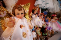 Martes 4 de enero. Las figuras del Niño Dios, son vestidas con trajes dedicados a las fiestas de epifanía y en algunas ocasiones con los trajes regionales aprovechando la riqueza de la etnias del estado de Chiapas.