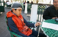 El joven indígena Luis Armando López Vargas de 11 años de edad, alumno del 5o año de la primaria Flavio A Paniagua, fue golpeado por sus compañeros de clase cuando intentaron ver su pagina de Facebook desde el celular que Luis Armando utiliza.el uso de ce