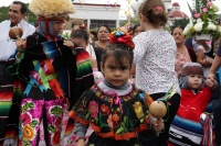 Lunes 4 de enero del 2016. Chiapa de Corzo. Los niños Parachicos y las pequeñas Chiapanecas en el día del Niño de Atocha