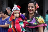 Lunes 4 de enero del 2016. Chiapa de Corzo. Los niños Parachicos y las pequeñas Chiapanecas en el día del Niño de Atocha